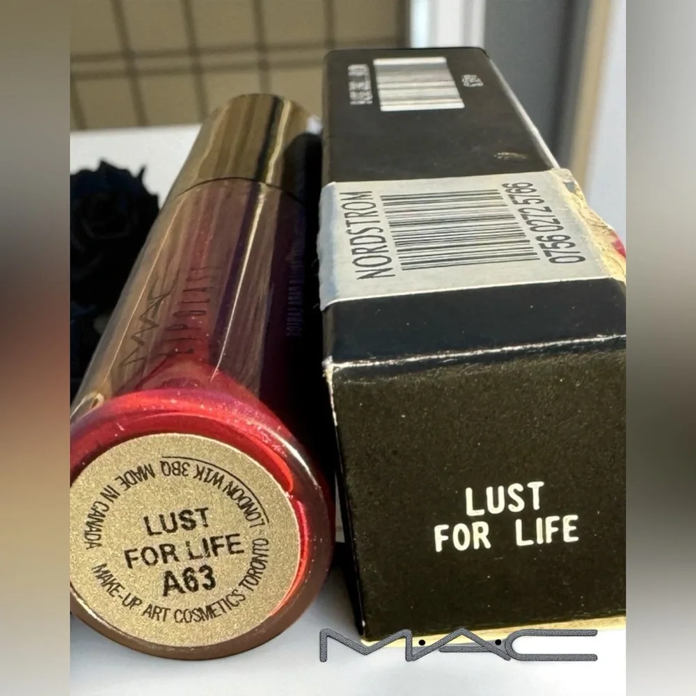 MAC LUST FOR LIFE LIPGLASS. LIMITED EDITION. RARE. NEW IN BOX.